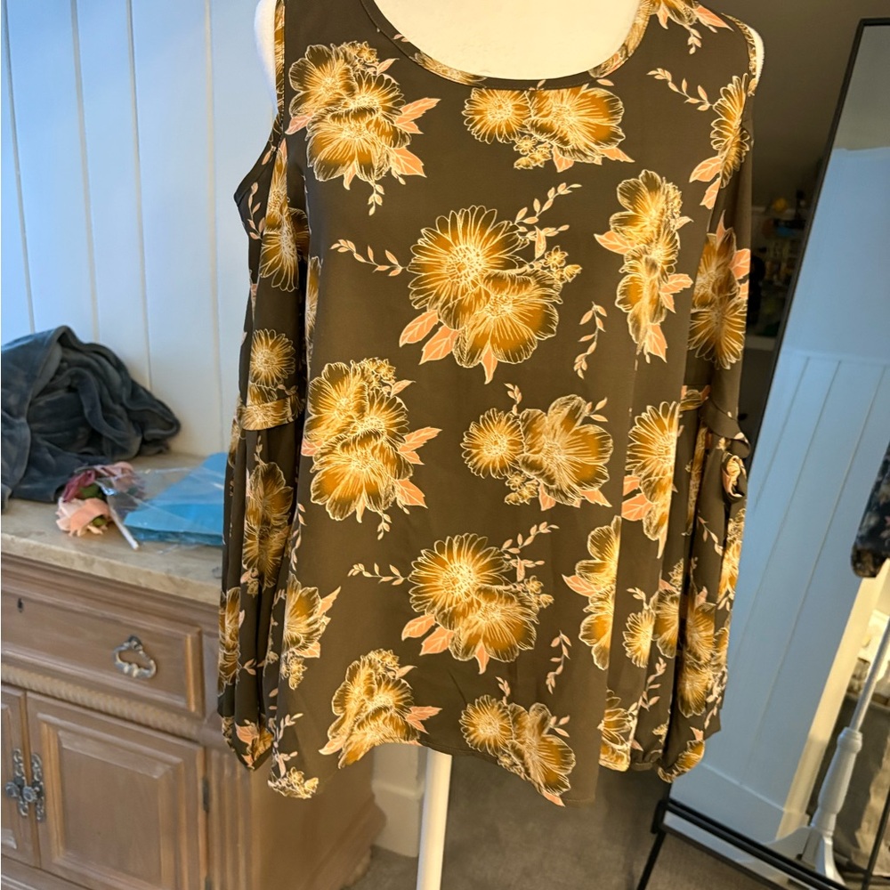 Floral Print Cold Shoulder Blouse